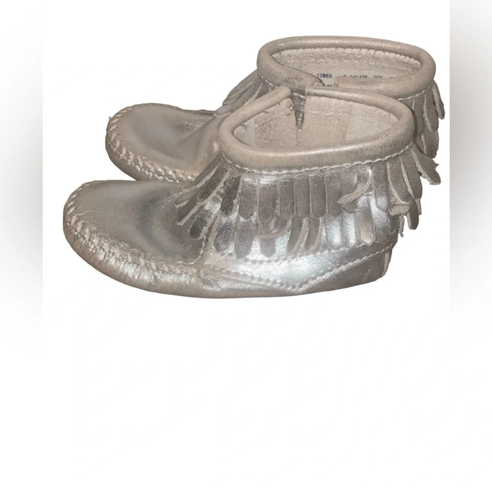 Minnetonka Toddler Aria Silver Fringe moccasin Booties